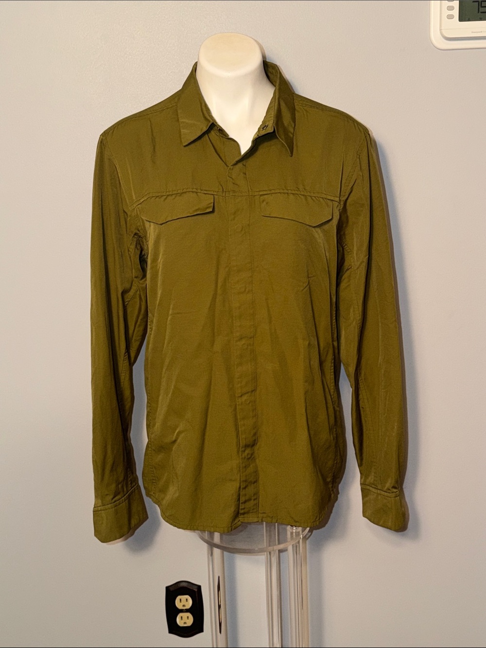 Arc’teryx Men’s Skyline Long Sleeve Button down shirt in color Wildwood. Medium.